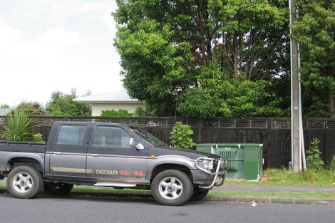 Photo of property in 23 Luckens Road, West Harbour, Auckland, 0618