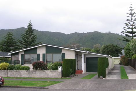 Photo of property in 34b Rewarewa Crescent, Waikanae, 5036