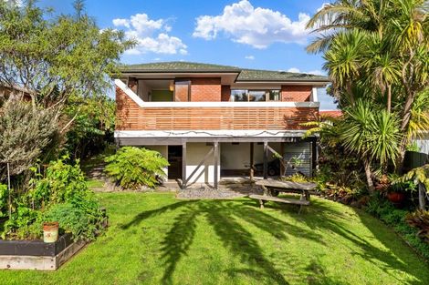Photo of property in 2/6 Annette Avenue, Te Atatu South, Auckland, 0610