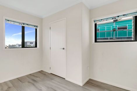Photo of property in 117 Queen Charlotte Drive, Aotea, Porirua, 5024