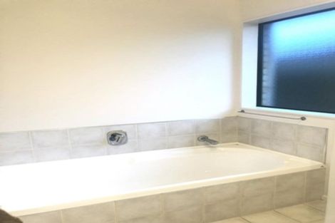 Photo of property in 3 John Brooke Crescent, East Tamaki Heights, Auckland, 2016