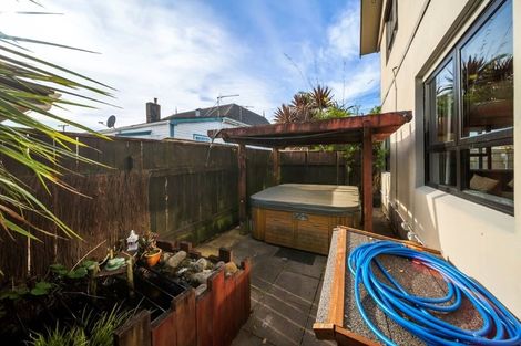 Photo of property in 164 Tukapa Street, Westown, New Plymouth, 4310