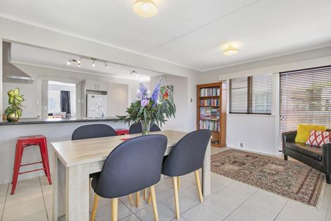 Photo of property in 29 Hill Crescent, New Lynn, Auckland, 0600