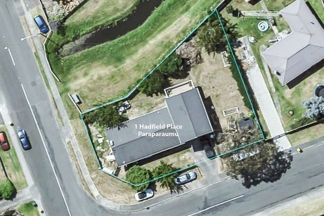 Photo of property in 1 Hadfield Place, Paraparaumu Beach, Paraparaumu, 5032