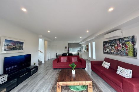 Photo of property in 2/13 Oteha Valley Road, Northcross, Auckland, 0632