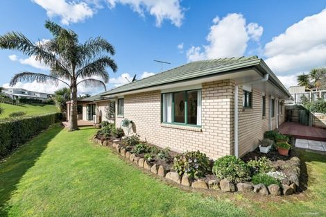 Photo of property in 15 Ina Ville Drive, Pukekohe, 2120