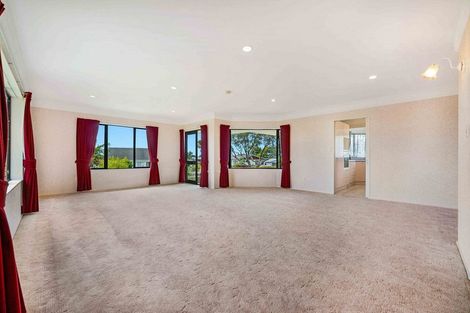 Photo of property in 2 Oakwood Place, Pukekohe, 2120