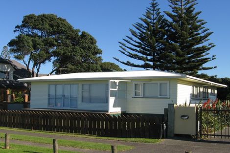 Photo of property in 10 Marine Parade, Orewa, 0931