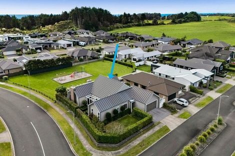 Photo of property in 1 Gleneagles Way, Waiwhakaiho, New Plymouth, 4312
