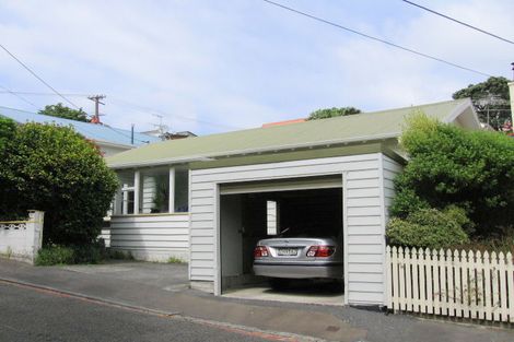 Photo of property in 5 Vennell Street, Brooklyn, Wellington, 6021