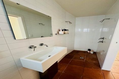 Photo of property in 19 Shannon Street, Mount Victoria, Wellington, 6011