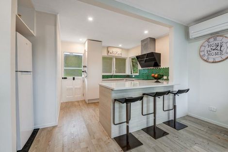 Photo of property in 2/10 Nea Place, Hillcrest, Auckland, 0627
