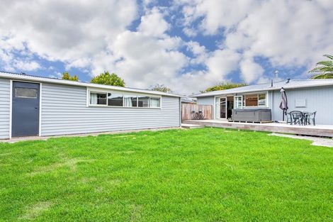 Photo of property in 4 Ponderosa Grove, Maoribank, Upper Hutt, 5018