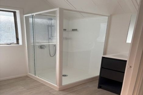 Photo of property in 2/48 Tree View Avenue, Glenfield, Auckland, 0629