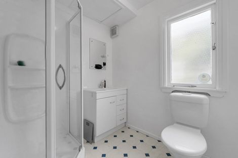 Photo of property in 31b William Bond Street, Stanley Point, Auckland, 0624