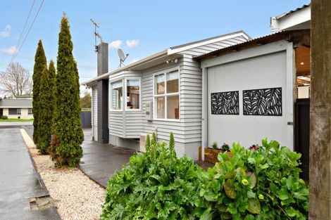 Photo of property in 126 Chivalry Road, Glenfield, Auckland, 0629