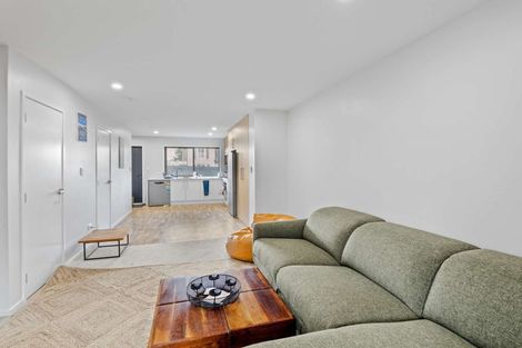 Photo of property in 2 Mikoikoi Crescent, Mangere Bridge, Auckland, 2022