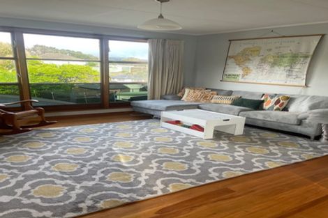 Photo of property in 25 Lyndfield Lane, Newlands, Wellington, 6037