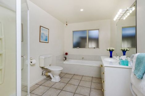 Photo of property in 3/133 Carlisle Road, Northcross, Auckland, 0632