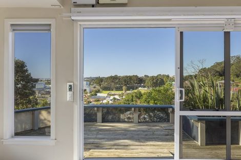 Photo of property in 32 Ngamotu Road, Moturoa, New Plymouth, 4310