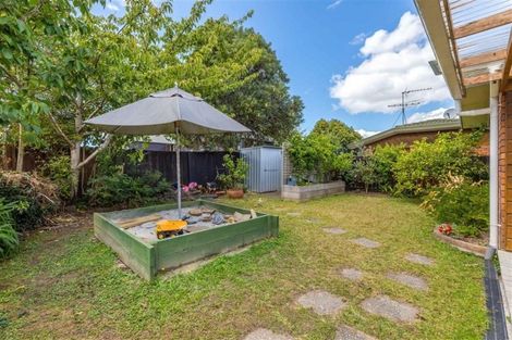 Photo of property in 11 Javelin Place, West Harbour, Auckland, 0618