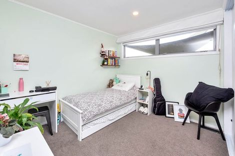 Photo of property in 9 Wharf Road, Te Atatu Peninsula, Auckland, 0610