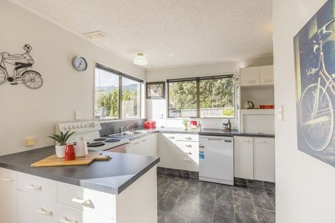 Photo of property in 23 Kanawa Street, Waikanae, 5036