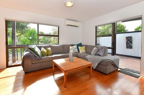 Photo of property in 3/427 Don Buck Road, Massey, Auckland, 0614