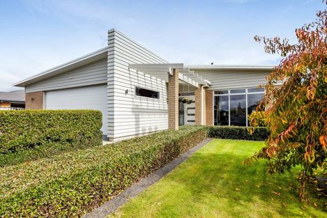 Photo of property in 27 Montague Grove, Stratford, 4332