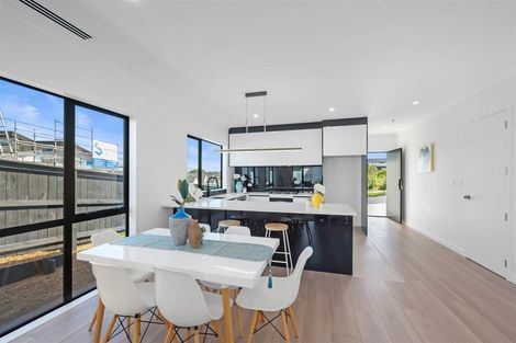 Photo of property in 52 Whakairo Crescent, Gulf Harbour, Whangaparaoa, 0930