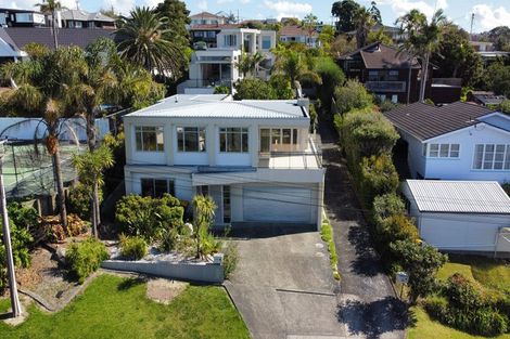 Photo of property in 20 Bournemouth Terrace, Murrays Bay, Auckland, 0630