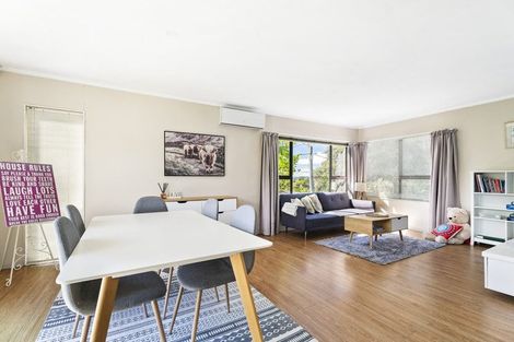 Photo of property in 21 Red Beach Road, Red Beach, 0932