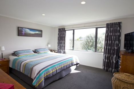 Photo of property in 4 Angelina Way, Kelvin Grove, Palmerston North, 4414