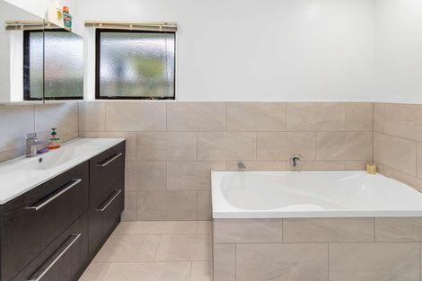 Photo of property in 15 Elmslie Place, Owhata, Rotorua, 3010