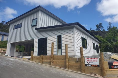 Photo of property in 9 Lowry Heights, Stokes Valley, Lower Hutt, 5019