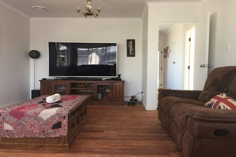 Photo of property in 57 Fairmount Road, Titirangi, Auckland, 0604