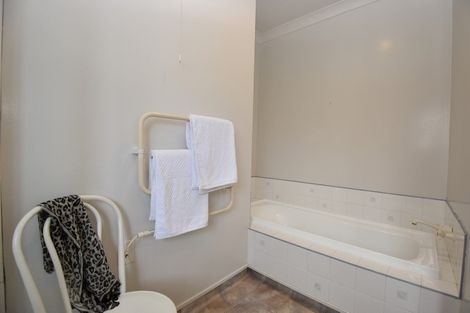 Photo of property in 4 Mckenzie Terrace, Carterton, 5713