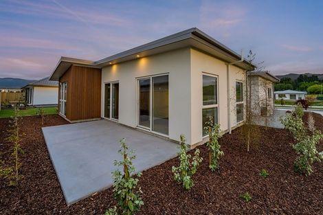 Photo of property in 92 Bateup Road, Richmond, 7020
