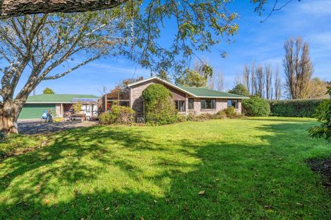 Photo of property in 44 Rawhitiroa Road, Eltham, 4322