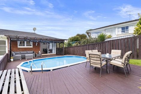 Photo of property in 16 La Trobe Street, Pakuranga Heights, Auckland, 2010