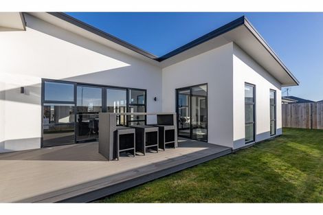 Photo of property in 33 Highgate Drive, Rangiora, 7400