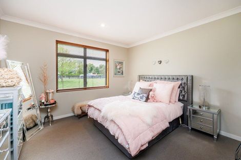 Photo of property in 7 Titirangi Drive, Fitzherbert, Palmerston North, 4471