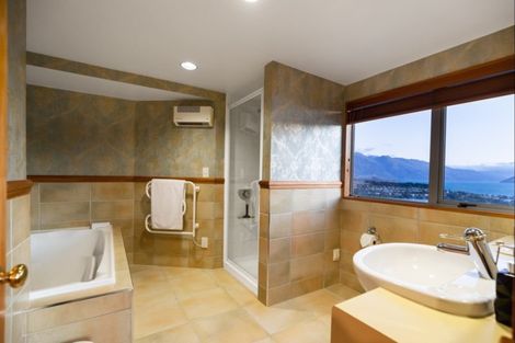 Photo of property in 10 Peregrine Place, Queenstown, 9300