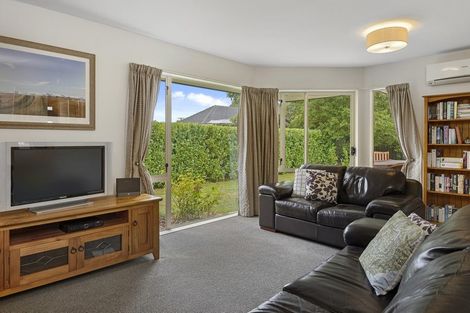 Photo of property in 2 Magnolia Lane, St Albans, Christchurch, 8052