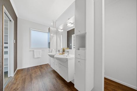 Photo of property in 5b Tupuhi Place, Highlands Park, New Plymouth, 4312