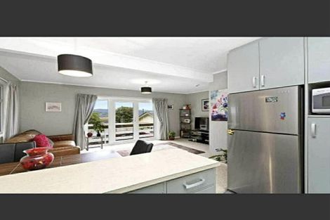 Photo of property in 6 Taka Grove, Normandale, Lower Hutt, 5010