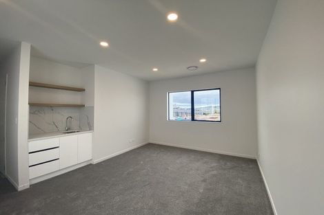 Photo of property in 1 Pukeko Road, Hobsonville, 0616