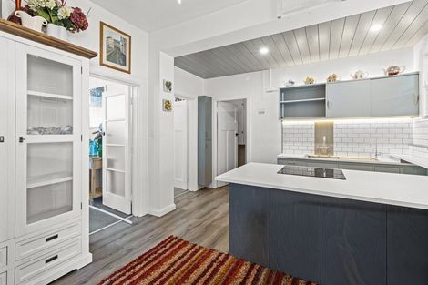 Photo of property in Devonport Apartments, 21/127 Saint Aubyn Street, New Plymouth, 4310