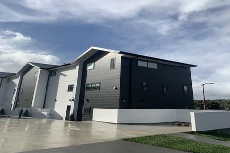 Photo of property in 1/2 Jadewynn Drive, Massey, Auckland, 0614