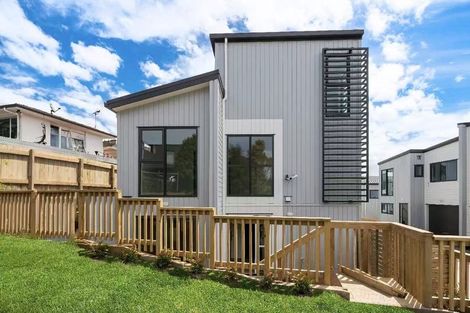 Photo of property in 1/1088 Beach Road, Torbay, Auckland, 0630